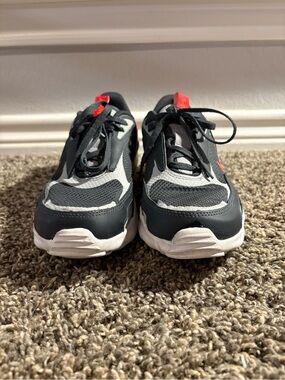 Nike Air Max Bolt (GS) Grey/Bright Crimson Shoe Size 7Y/Women's 8.5 CW1626-005
